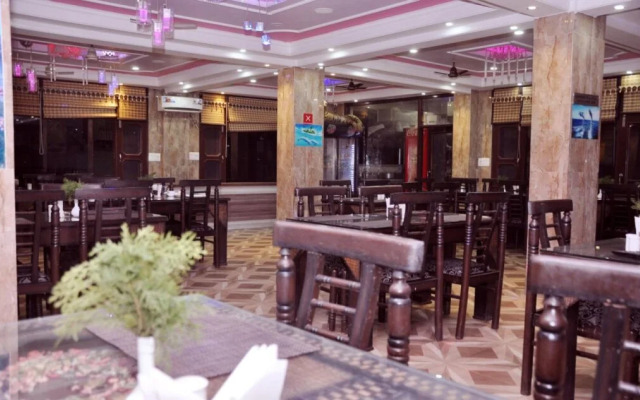 Aaa Hotel & Restaurant