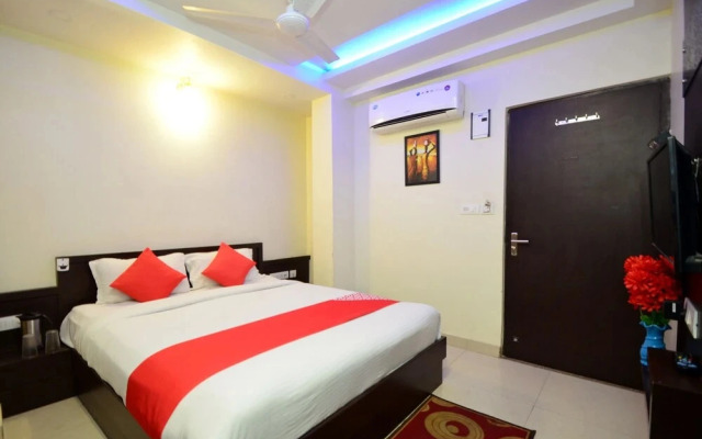 Ashu Hotel by OYO Rooms