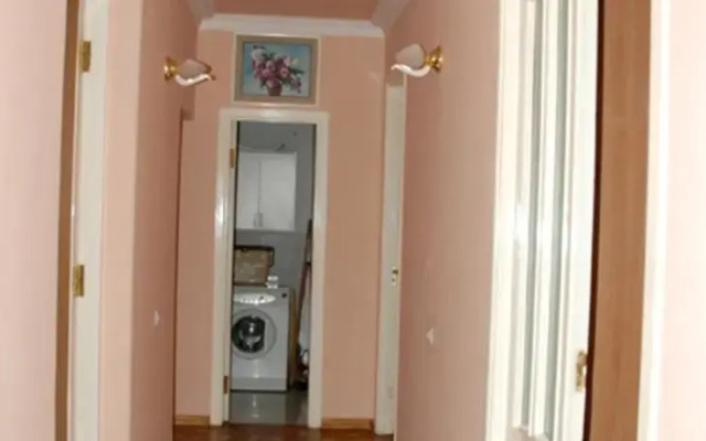 Apartment on Isahakyan Street