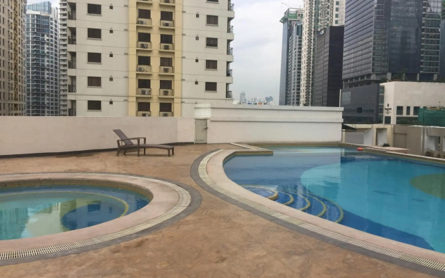 Luxury Condo at Forbeswood Parklane