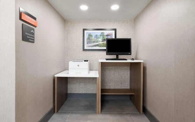 La Quinta Inn & Suites by Wyndham Raleigh Cary
