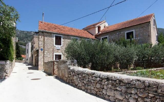 Mat - in a cosy stone house - SA3(2)