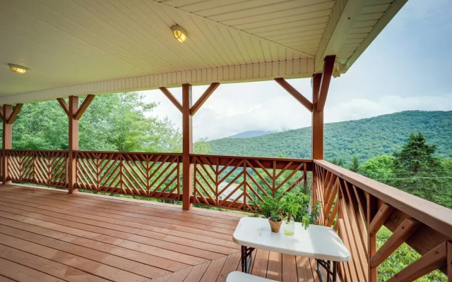 8 Mi to Sugar Mountain Resort: Seven Devils Home