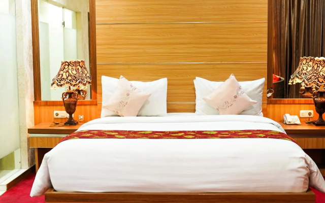 Grand Buana Lestari Hotel – Guest Rooms – Padang