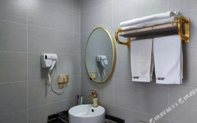 Dengge Business Hotel