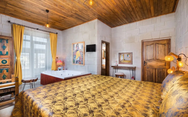 Megaron Cave Hotel
