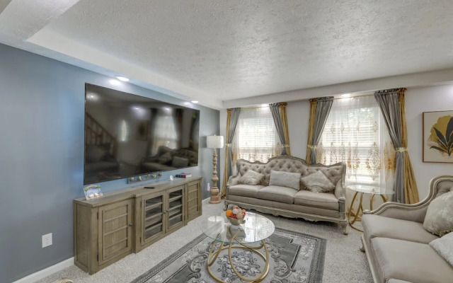 Family-friendly Indianapolis Home w/ Fenced Yard