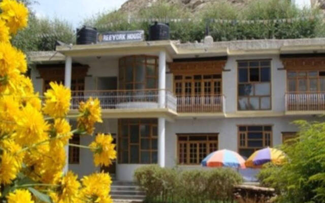 Reeyork House