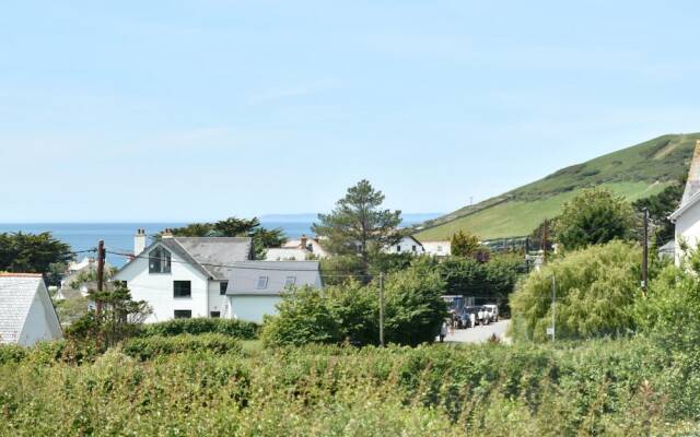 Spacious Holiday Home in Croyde near Sea