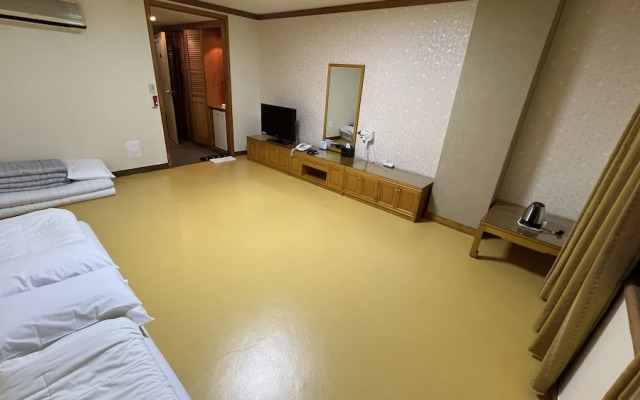 Gimcheon Park Tourist Hotel