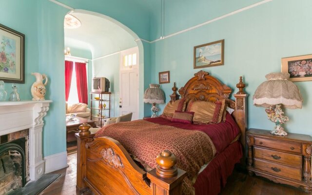 Mag's 940 Guest House