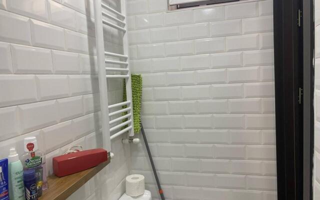 City Center Apart with Garden AC Near Metro