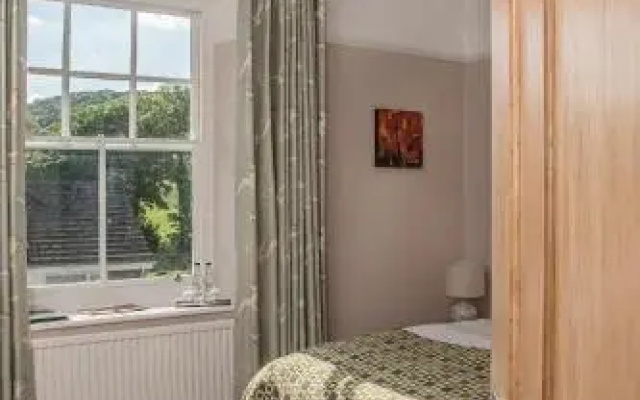 Llety Brynawel Guest House