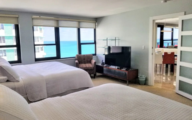 Alexander 1704 2 Bedroom Apts by Redawning