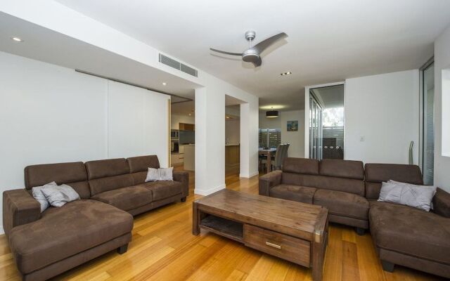 Maggies Beachfront Apt. 1
