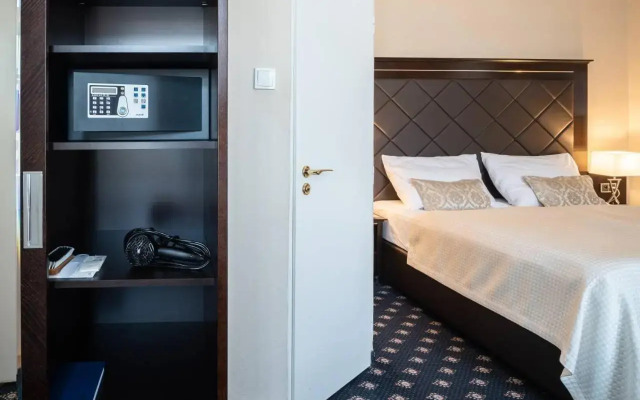 Pytloun Old Armoury Hotel Prague