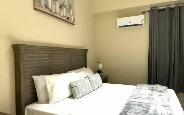 One Bedroom City Apartment with Pool