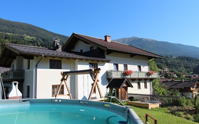 Spacious Apartment in Neukirchen am Großvenediger With Pool