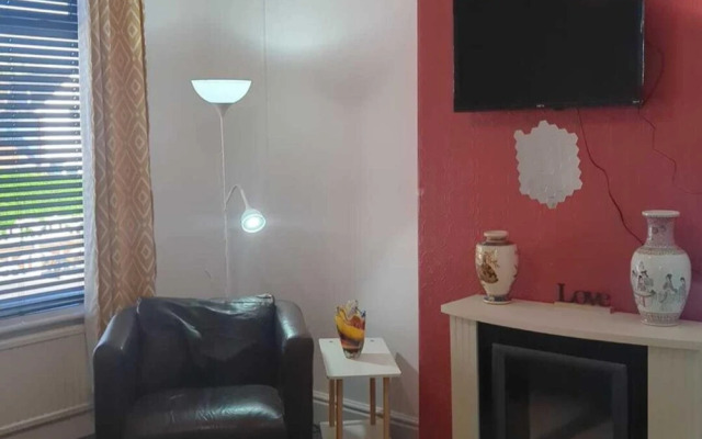 2 Bed-sleeps 3-free Parking-5 Min To Beach