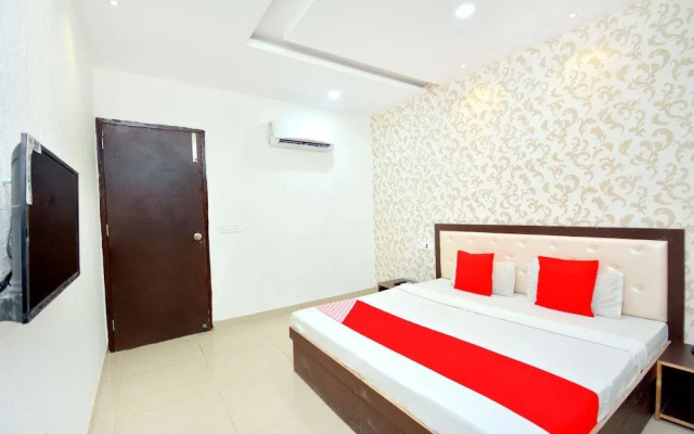 OYO 40005 Corner House