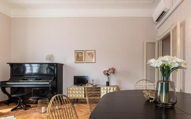 Joivy Sophisticated Flat W/ Desk