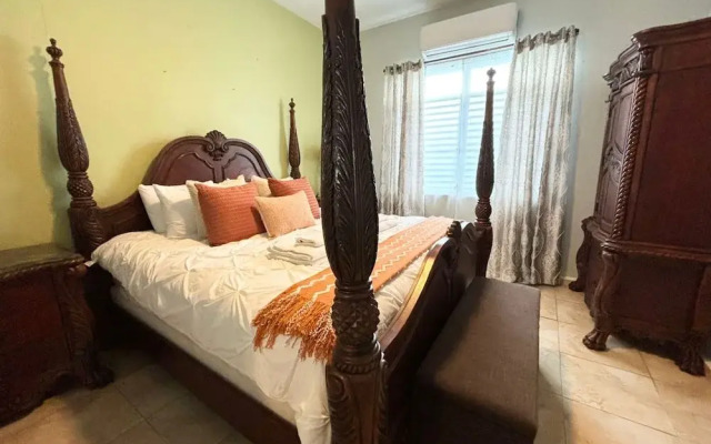 Solar-powered Gem Tours Walk to Beaches Eats