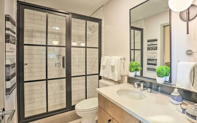 Modern Downtown Birmingham Condo w/ Rooftop Access