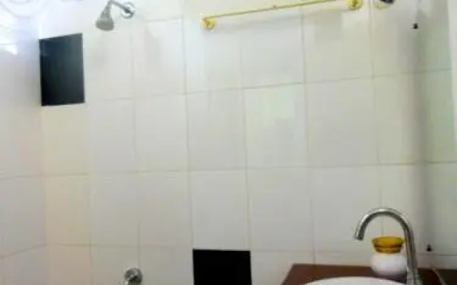 Holi-Wood Guesthouse