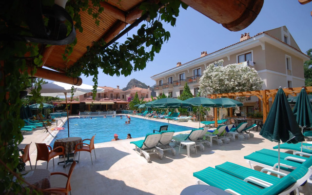 Perdikia Beach Hotel