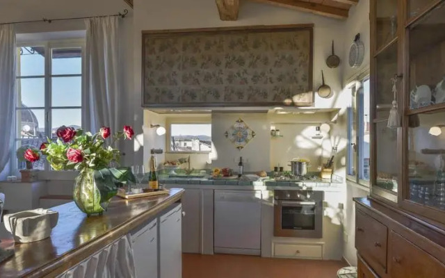 Visconti Halldis Apartment