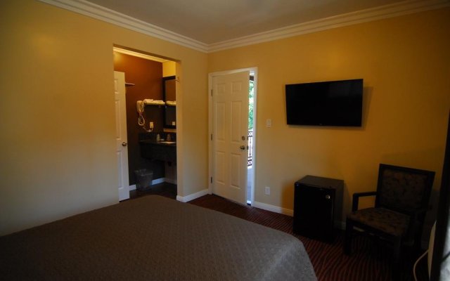Studio City Inn