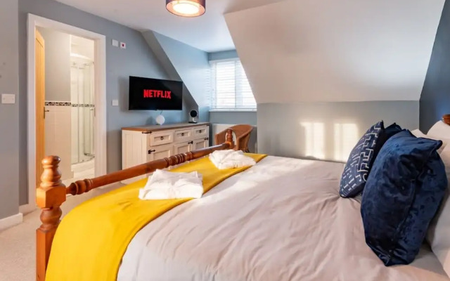 Stylish Margate Coastal Home Parking By Adliv