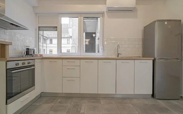 Central 4BR Flat - 2 Units Combined with Balconies, Near Cismigiu, 2 Kitchens & 2 Baths