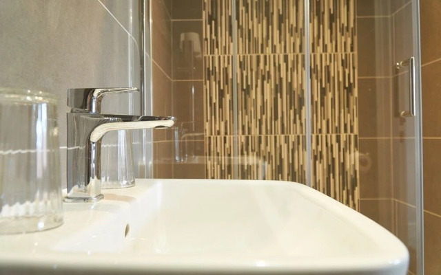 Springfield House Serviced Accommodation by Saffatel