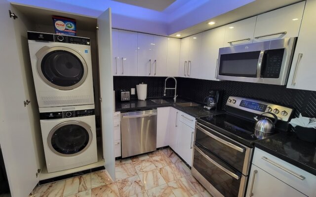 Alexander 1420 3 Bedroom Apts by RedAwning