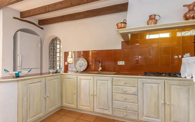 Traditional Charm With Private Pool