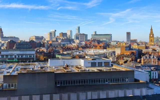 Stylish City Escape near Cavern Quarter