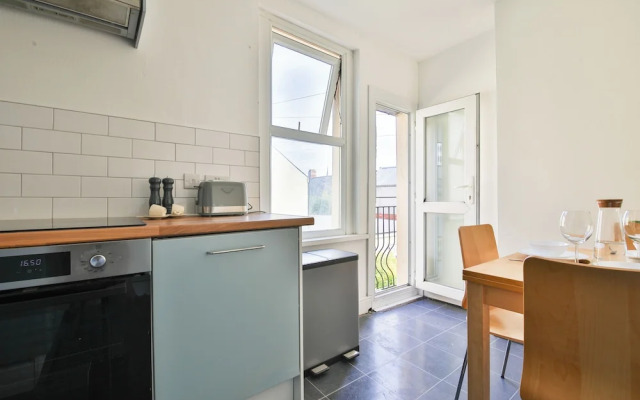 Beautifully Designed 2 Bed Apartment