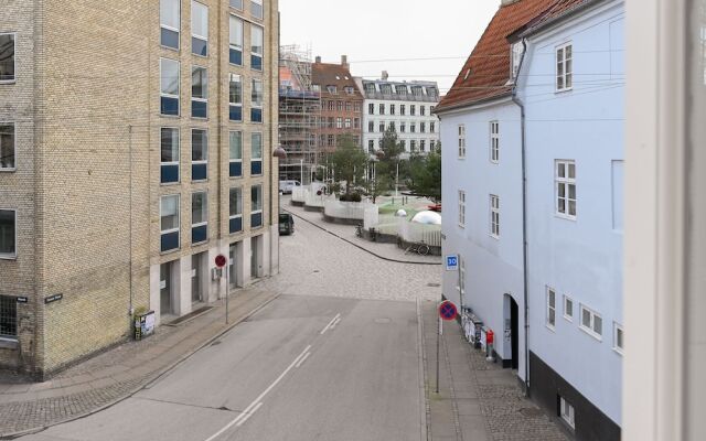 Lovely 1 Bedroom Apartment In The 18Th Century Building In Downtown Copenhagen