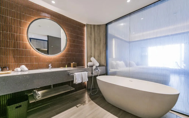 Pesht Premier Hotel