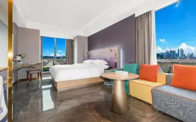 Manlu Ins Design Hotel (Baolong Plaza, Jinsui Avenue, Xinxiang)