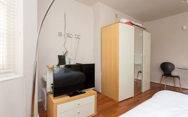 2 Bedroom Flat Sleeps 4 in Pimlico