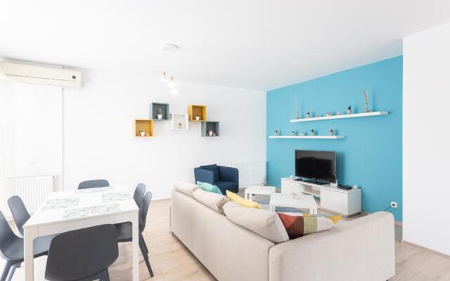Sunny Olimp 3 ROOMS large apartment- by the sea