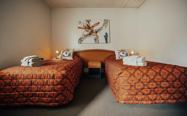 The Lodge Motel, Newman