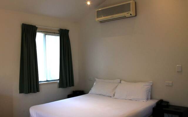 Best Western Travellers Motor Village