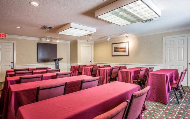 Cloverleaf Suites Columbia