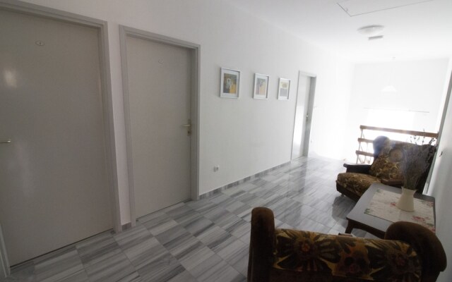 Studios & Rooms Fiesta