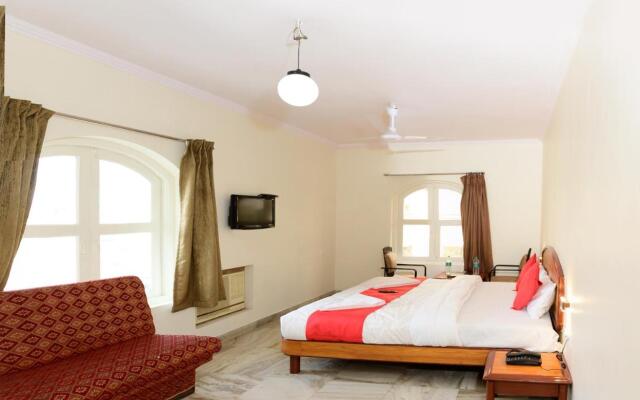 Raja Hotel