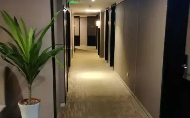 Rujia Ease Hotel(Nanjing Wutang Plaza Metro Station)
