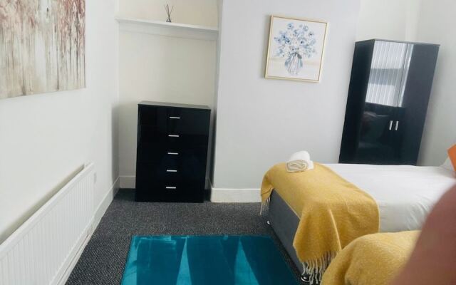Remarkable 4-bed House in Bootle, Liverpool
